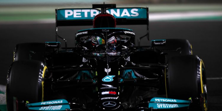 Hamilton arranca con buen pie en Jeddah