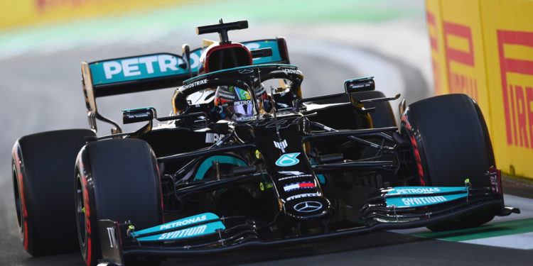 Hamilton lidera el 1-2 de Mercedes en la segunda práctica