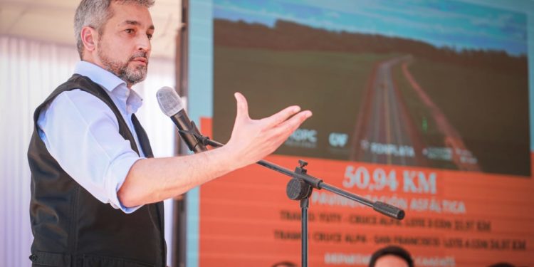 Abdo Benítez celebra obras y apuesta a la continuidad de los proyectos viales