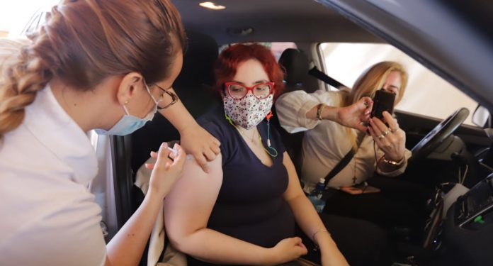 Un 51% de la población habilitada para vacunación ya cuenta con esquema completo