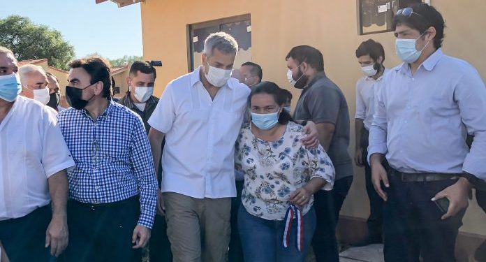Gobierno entrega 93 viviendas sociales en Presidente Hayes