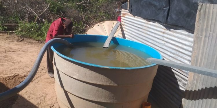 Continúa distribución de agua a comunidades indígenas de Boquerón
