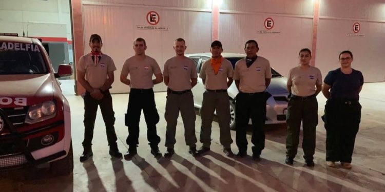 Bomberos del Chaco viajaron a la Capital para ayudar a combatir incendios Bomberos del Chaco viajaron a la Capital para ayudar a combatir incendios