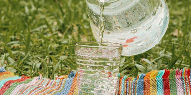 Consumamos, como mínimo, ocho vasos de agua al día