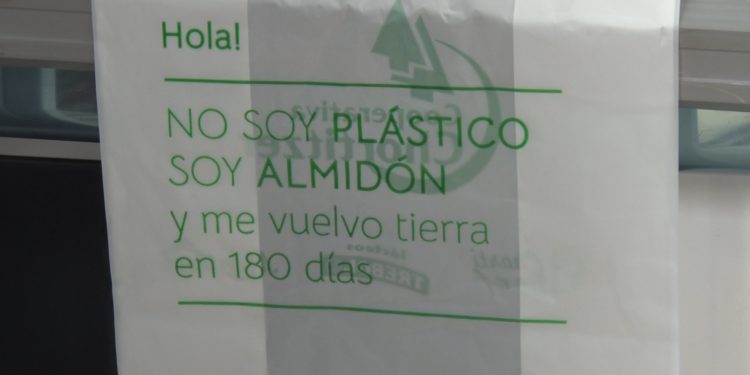 Chortitzer busca reducir uso de bolsas de plástico en todas sus sucursales