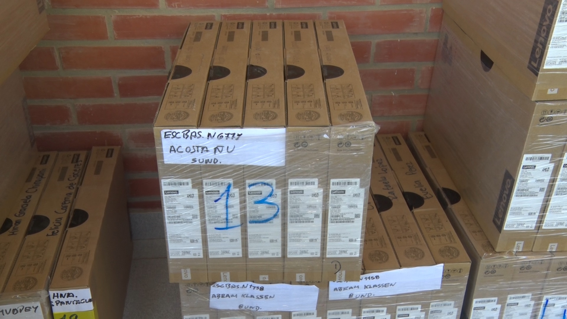 Entregaron 261 notebooks a 29 instituciones oficiales del departamento de Boquerón