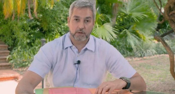 Mandatario insta a los padres a vacunar a los niños contra el covid-19