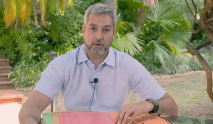 Mandatario insta a los padres a vacunar a los niños contra el covid-19