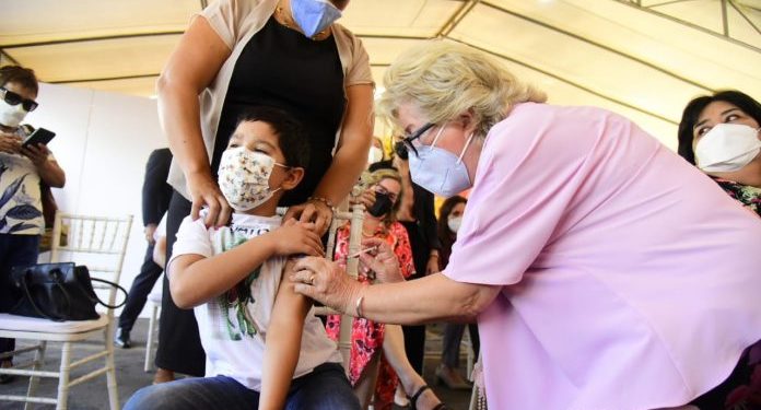 Inicia aplicación de vacunas pediátricas con más de 214.000 niños y niñas