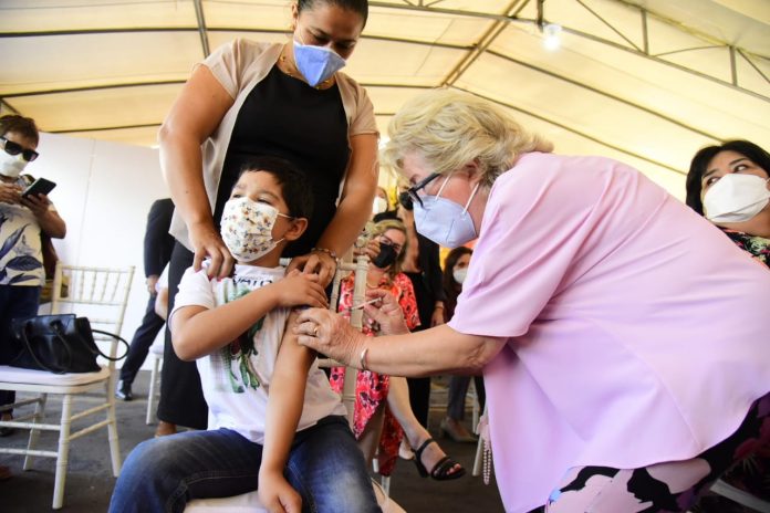 Inicia aplicación de vacunas pediátricas con más de 214.000 niños y niñas