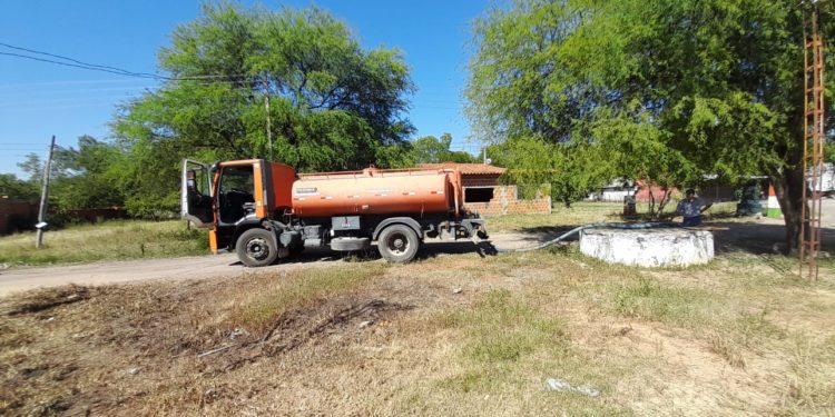 Equipo de Cerro Verde distribuye agua potable en Presidente Hayes Equipo de Cerro Verde distribuye agua potable en Presidente Hayes