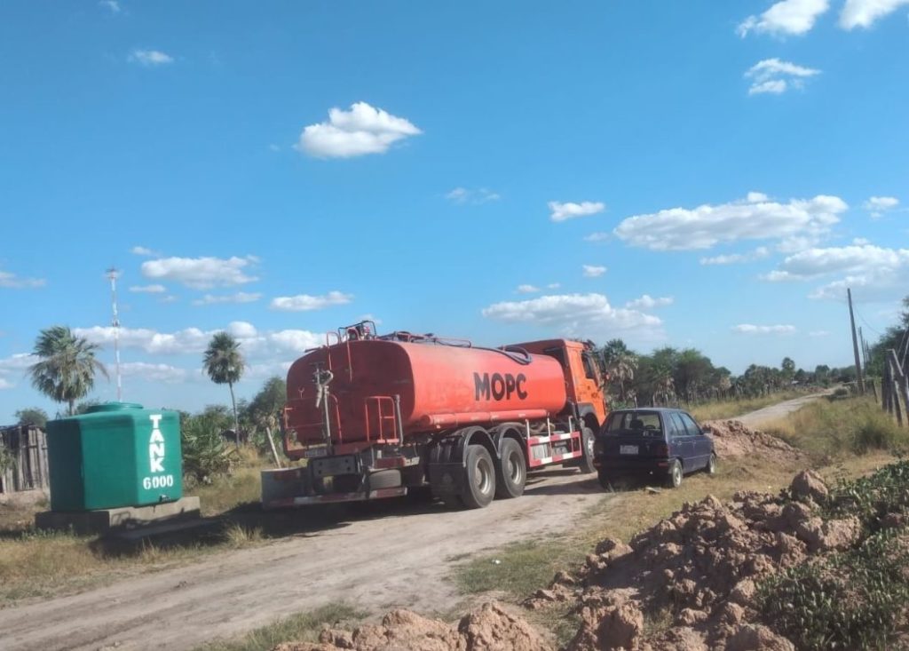 Distribuyen 60.000 litros de agua a comunidades de Presidente Hayes Distribuyen 60.000 litros de agua a comunidades de Presidente Hayes