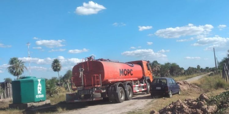 Distribuyen 60.000 litros de agua a comunidades de Presidente Hayes Distribuyen 60.000 litros de agua a comunidades de Presidente Hayes