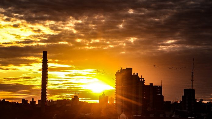 Mitad de semana con temperaturas calurosas y tormentas desde la tarde