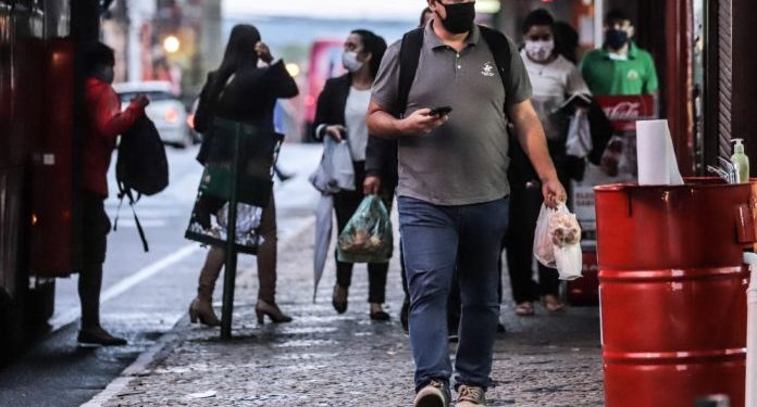 Transmisión comunitaria de covid-19 abarca al 70% de los distritos del país