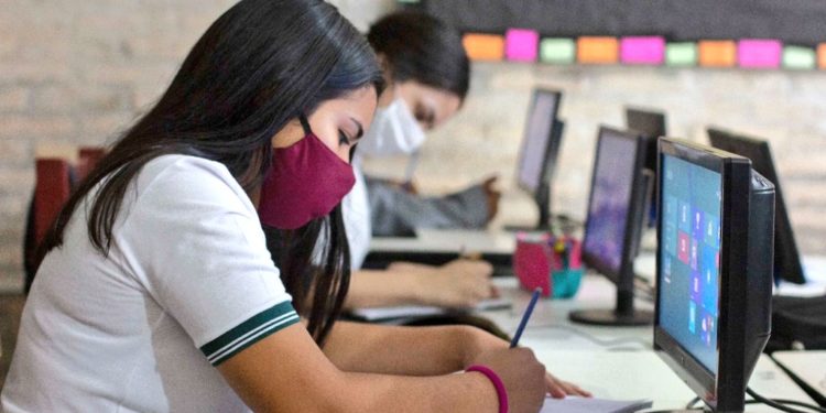 Estudiantes retornarán de manera presencial a clases desde el 21 de febrero