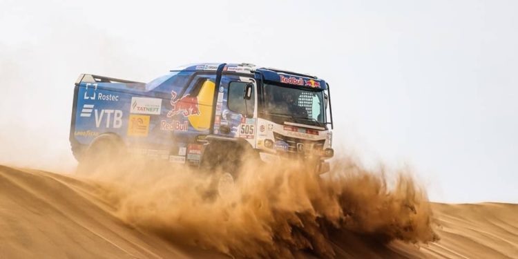 Nikolaev gana y acorta distancias con Sotnikov