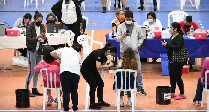 Aplicación de vacunas continúa en todos los vacunatorios habilitados a nivel país