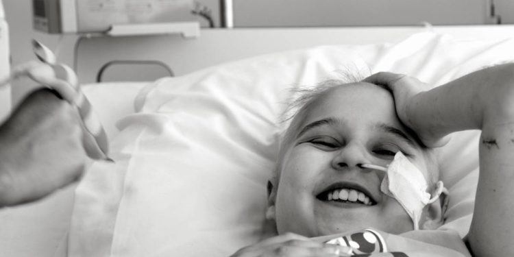 Programa internacional ayuda a niños con cáncer