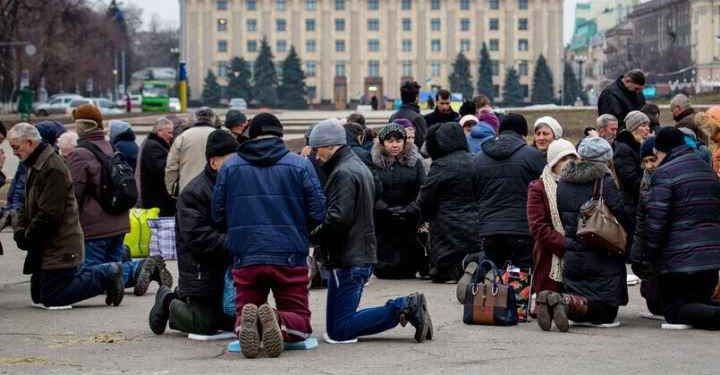 La WEA y la Alianza Evangélica Europea piden un alto el fuego inmediato y la retirada de las fuerzas rusas de Ucrania, e instan a orar por la paz