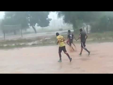 En Yalve Sanga celebraron la lluvia con un partido de fútbol