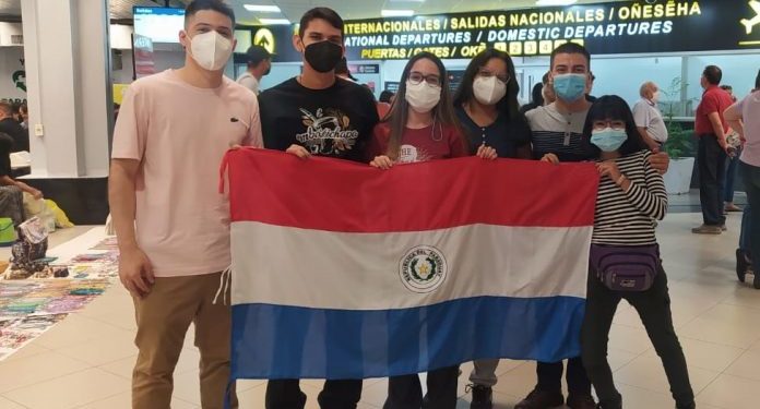 Más de 100 nuevos becarios inician estudios en diversas universidades extranjeras