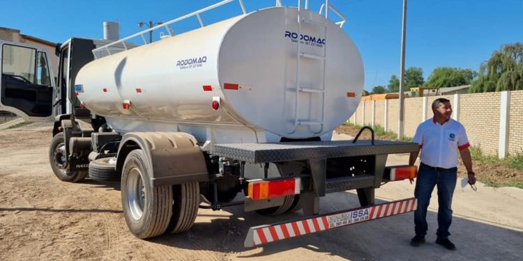 Adquieren camiones cisterna para acarreo de agua en Boquerón