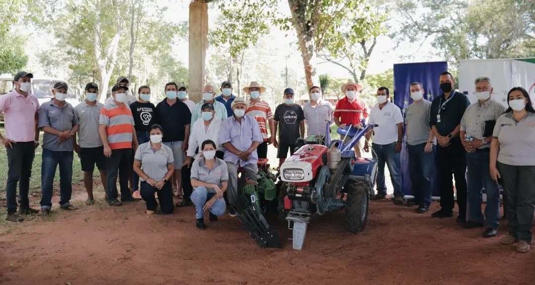 Brindan apoyo a productores mediante entrega de maquinarias agrícolas