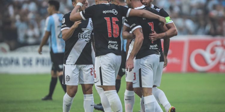 Un contundente Olimpia golea en Villarrica