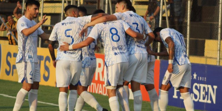 Victoria del Danzarín ante un pobre Aborigen Victoria del Danzarín ante un pobre Aborigen