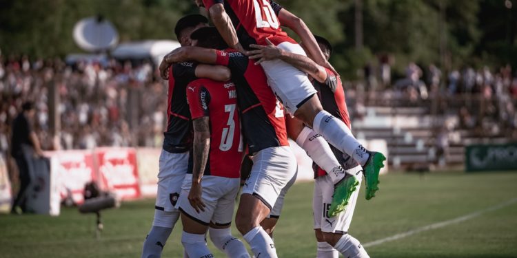 El Ciclón ganó en Villarrica y es único puntero