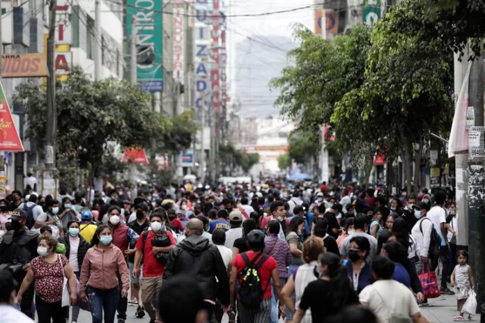Tras dos años de pandemia, la OMS planteó tres posibles escenarios para el futuro