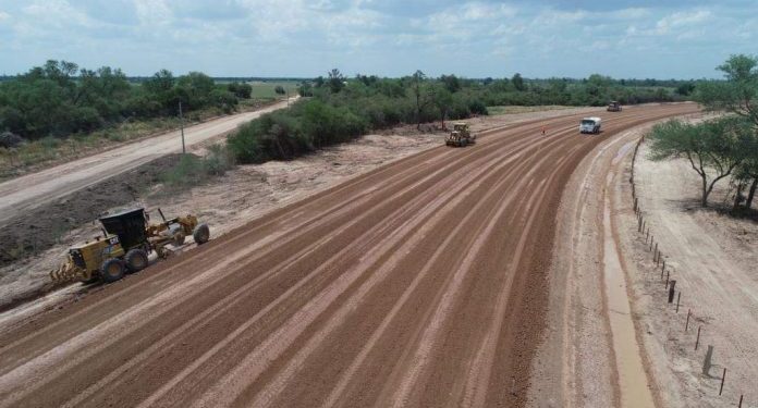 La Ruta de la Leche avanza en el Chaco mediante labores de terraplenado