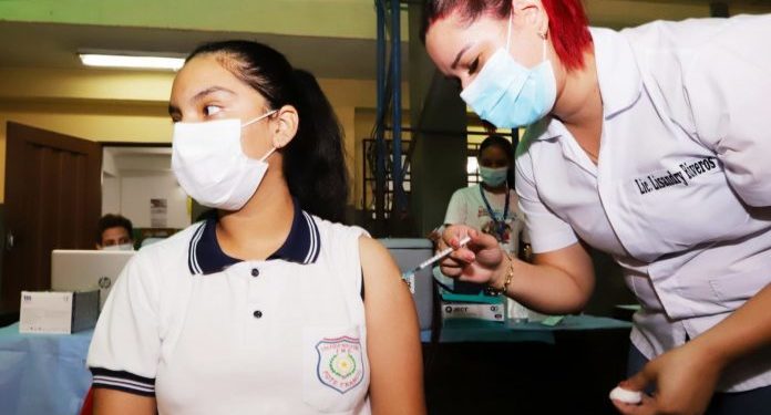 Ministro exhorta a la vacunación anticovid-19 con miras al inicio del año lectivo