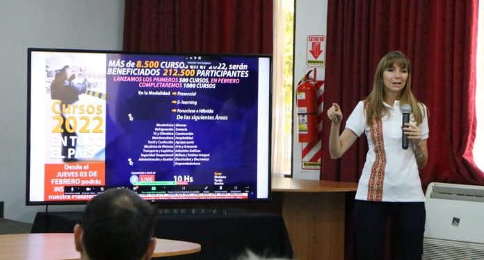 Ministerio ofrece 500 cursos que serán desarrollados por el SNPP