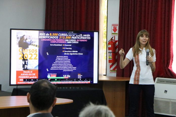 Ministerio ofrece 500 cursos que serán desarrollados por el SNPP