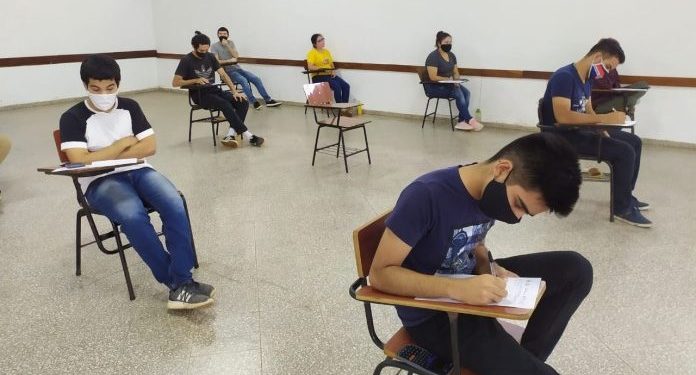 Este viernes cierra inscripción para becas universitarias de Itaipu