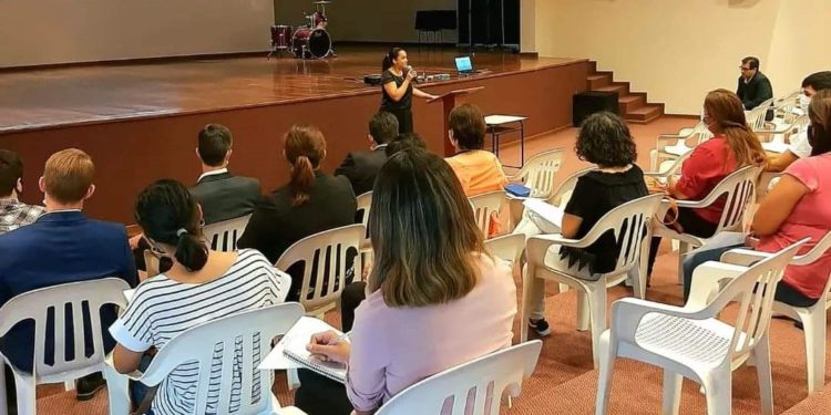 Más de 100 jóvenes son beneficiados mediante becas universitarias