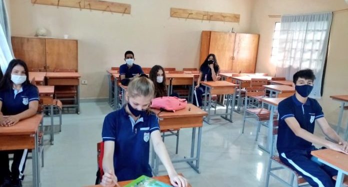 Unos 150.000 estudiantes de colegios privados vuelven a clases presenciales