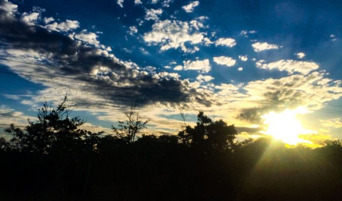 Meteorología anuncia un lunes fresco a caluroso con vientos del sur