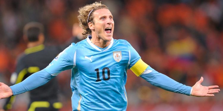 Diego Forlán volverá a jugar al fútbol Diego Forlán volverá a jugar al fútbol