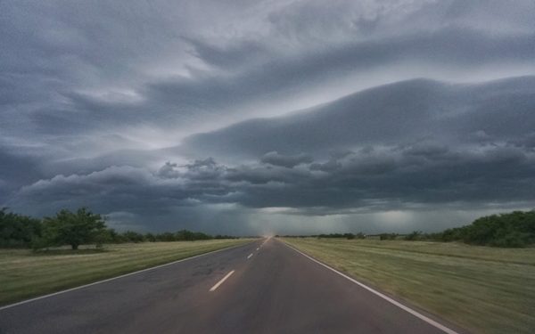 Pronostican día caluroso con chaparrones y tormentas eléctricas