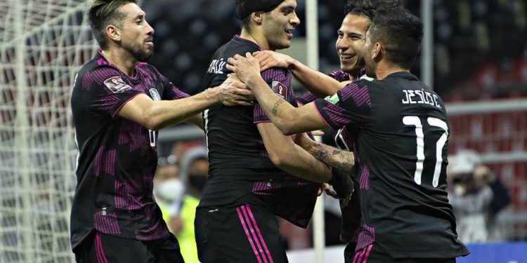 México gana con sufrimiento