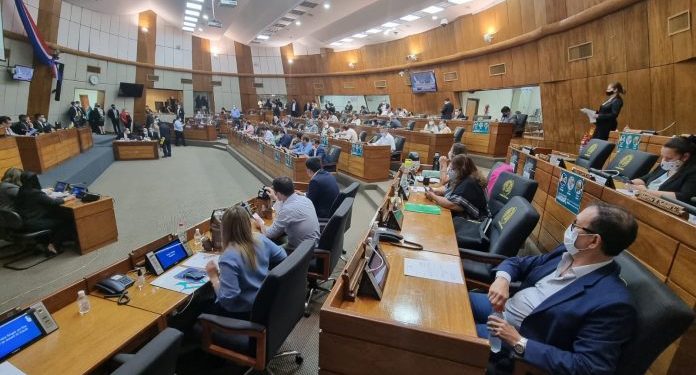 Diputados rechazan pedido de juicio político a ministro del Interior