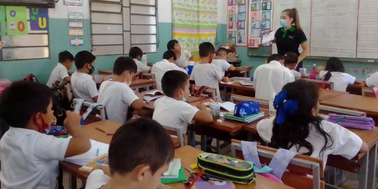 Desarrollan taller de prevención contra el abuso infantil en institución educativa.