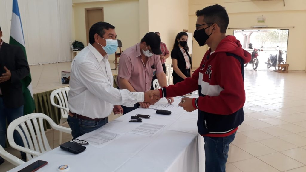 Brindan prórroga para que más jóvenes se postulen a becas de la Gobernación de Boquerón