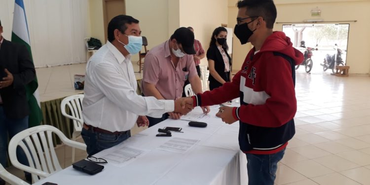 Brindan prórroga para que más jóvenes se postulen a becas de la Gobernación de Boquerón Brindan prórroga para que más jóvenes se postulen a becas de la Gobernación de Boquerón