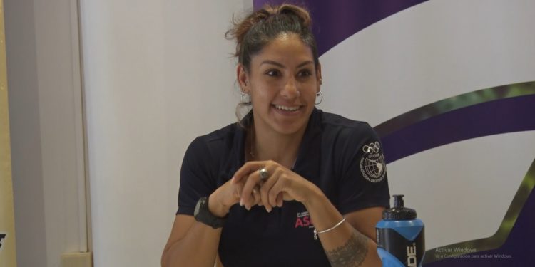 La Pantera Guaraní visitó el Chaco brindó consejos y animó a los adolescentes a practicar deportes