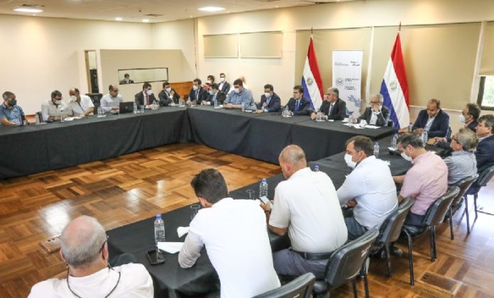 Sigue análisis de la propuesta para estabilizar precios de los combustibles