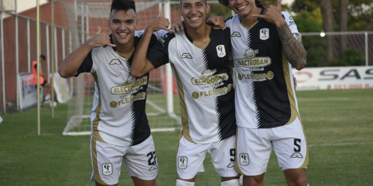 Tacuary se aprovechó de un decaído Nacional